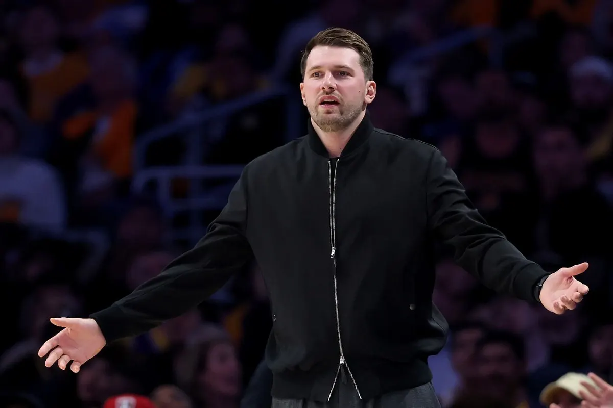 Фанаты «Голден Стэйт» скандировали оскорбления в адрес Луки Дончича. Видео