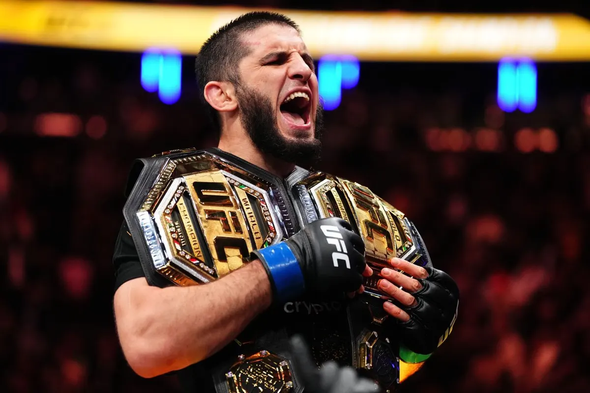 «Динамо» Махачкала поздравила чемпиона UFC Ислама Махачева с 35-летием
