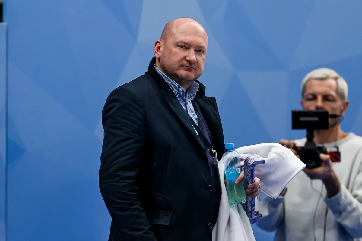 «Место нужно уступать в трамвае». Рукавицын — о победе ученика в Красноярске