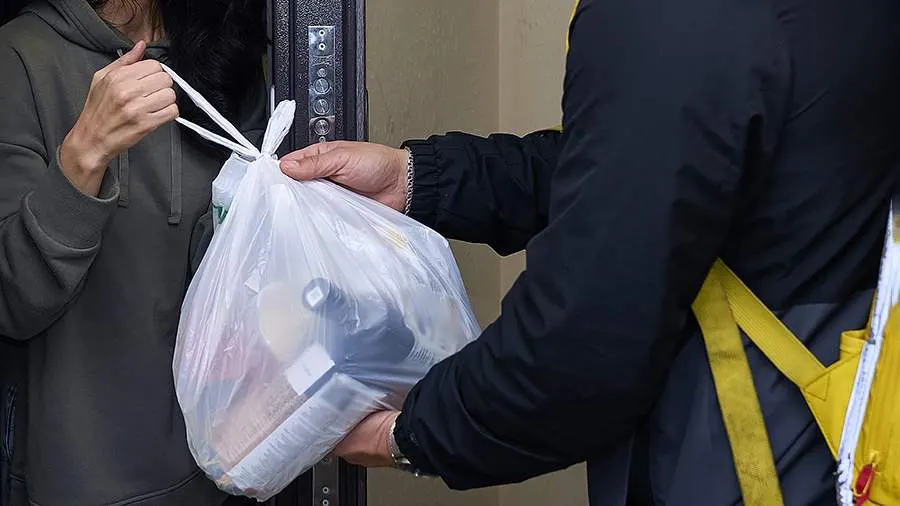 Сервисы доставки готовой еды хотят наказывать за некачественные товары поставщиков