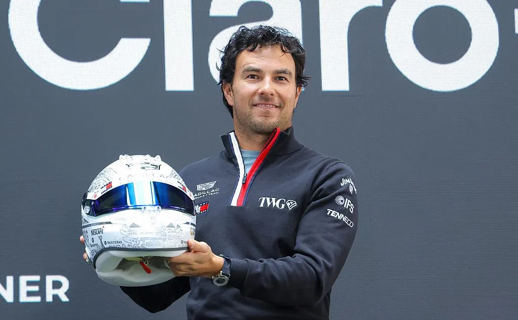 Собиравшийся уйти из F1 Серхио Перес продлил контракт с худшей командой