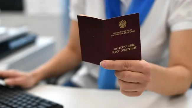 Большинство россиян переходит на получение пенсии через банки