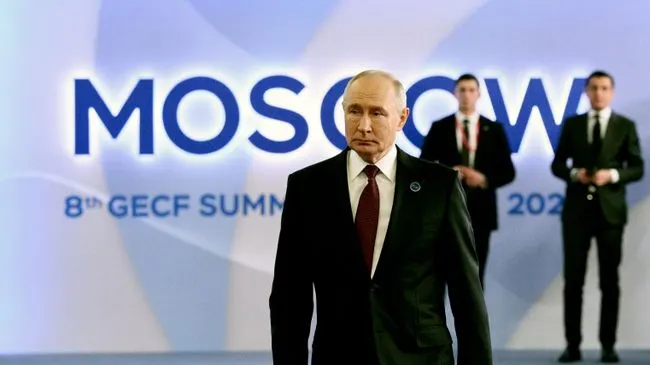 Путин указал на двойственность позиции ЕС по углеводородам