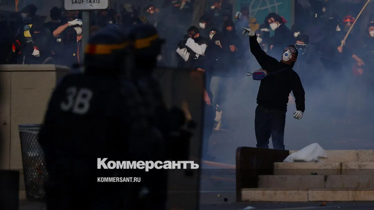 МВД Франции: свыше 400 тыс. человек вышли на протесты по всей стране